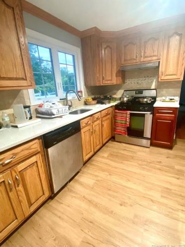 944 Chopsey Hill Rd, Bridgeport, CT 06606 exterior