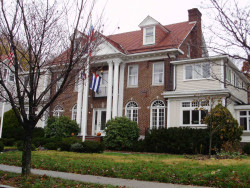 1063 Commonwealth Ave, Newton, MA 02459 exterior