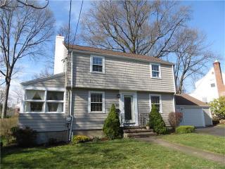 120 Dessa Dr, New Haven, CT 06517 exterior