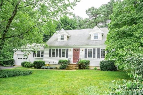 18 Pinewood Rd, Plymouth, MA 02360 exterior