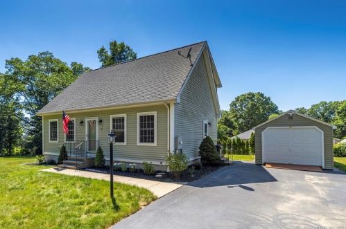 14 Mary Ave, Moosup, CT 06354 exterior