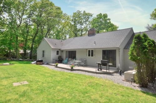 76 Misty Oak Dr, East Greenwich, RI 02818 exterior