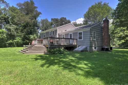 40 Ripton Rdg, Upper Stepney, CT 06468 exterior