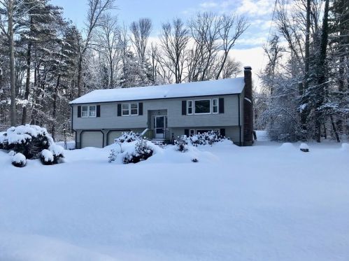 22 Mohegan St, Norfolk, MA 02056 exterior