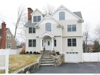 9 Knollwood Rd, Norwalk, CT 06854 exterior