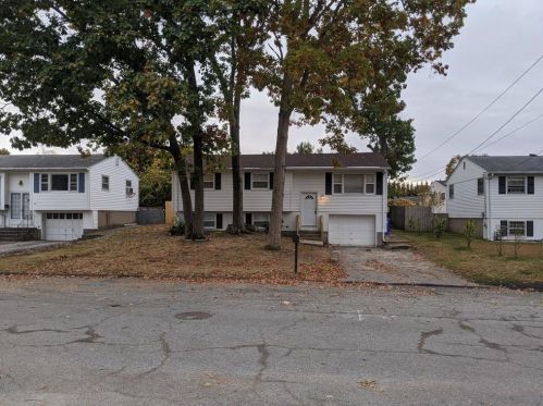 106 Stella Dr, North-Providence, RI 02911 exterior