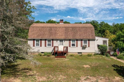 424 Sandogardy Pond Rd, Tilton, NH 03276 exterior
