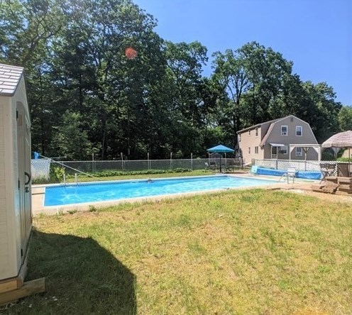 70 Forest Glen Dr, Westfield, MA 01085 exterior