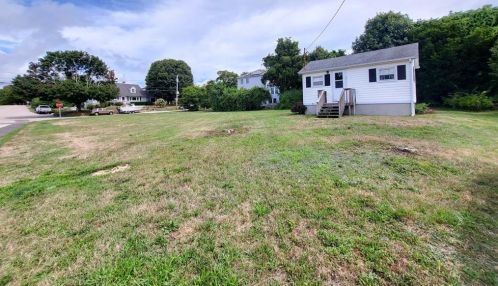 13 Governor Ave, Westerly, RI 02891 exterior