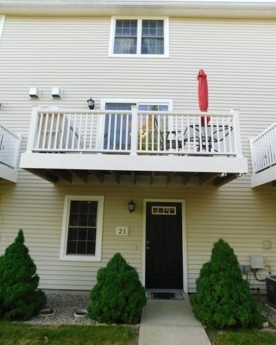 21 Regency Ct, Chicopee, MA 01020 exterior