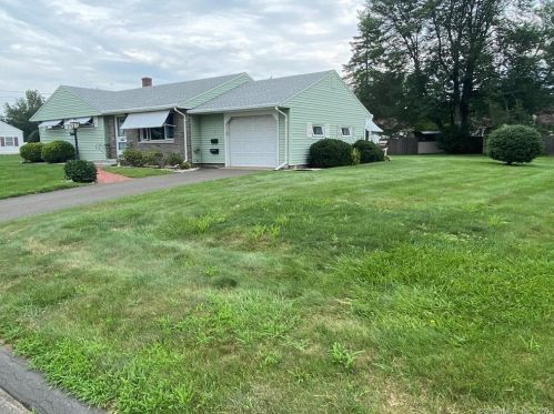 6 Holiday Ln, Enfield, CT 06082 exterior