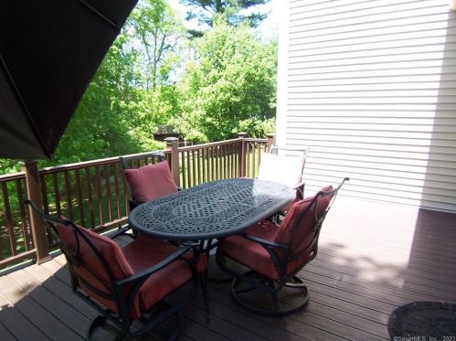 12 Flannery Row, East-Hampton, CT 06424 exterior