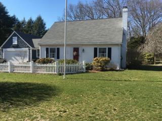 7 Old Meadow Ln, Valley Falls, RI 02864 exterior