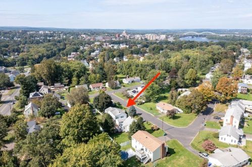 198 Evergreen Cir, Middletown, CT 06457 exterior