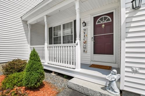 4 Rebecca Ln, Dracut, MA 01826 exterior