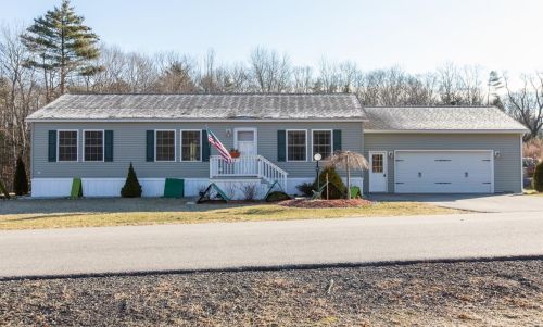 14 Spindle St, Danville, NH 03819 exterior
