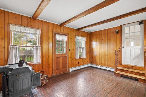 36 Somersworth Rd, North Berwick, ME 03906 exterior