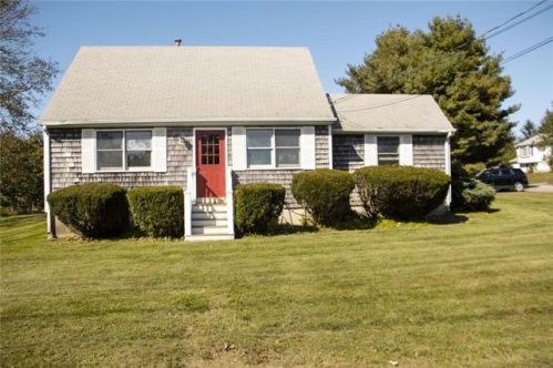 100 Oliphant Ln, Middletown, RI 02842 exterior