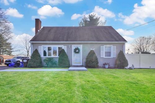 25 Burt Dr, Middlefield, CT 06455 exterior