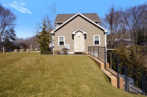 4 Lennon Rd, Lincoln, RI 02865 exterior