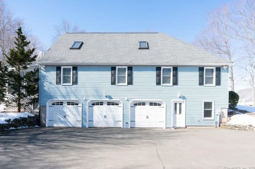 17 Winterbrook Rd, Waterbury, CT 06716 exterior