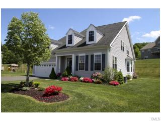 14 Chatham Ct, Waterbury, CT 06762 exterior