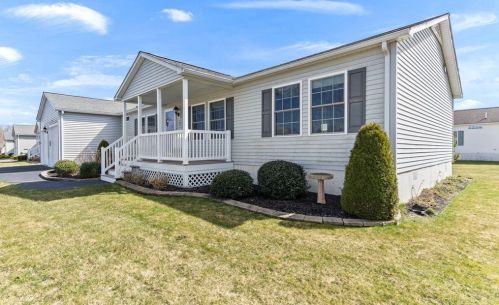19 Edgestone Dr, East-Bridgewater, MA 02324 exterior