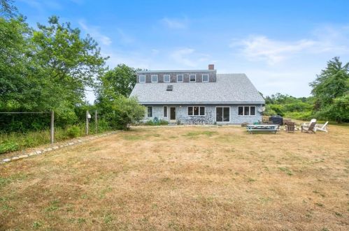 1097 Side Rd, New Shoreham, RI 02807 exterior