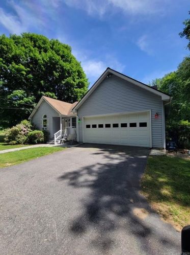 21 Stoddards Wharf Rd, Gales-Ferry, CT 06339 exterior