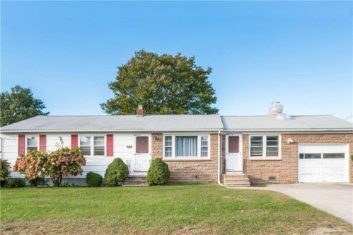 121 Lake Shore Dr, Warwick, RI 02889 exterior