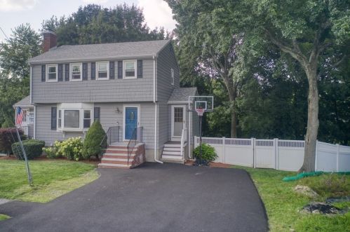 8 Exeter Dr, Woburn, MA 01801 exterior