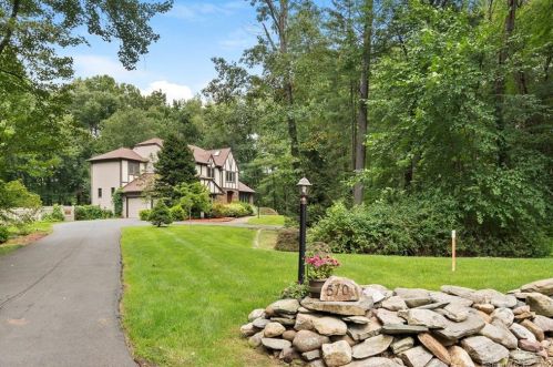 570 Miller Rd, Wapping, CT 06074 exterior