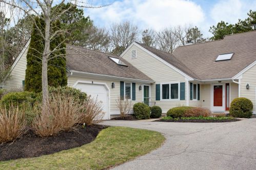 8 Kettle Ln, Mashpee, MA 02649 exterior