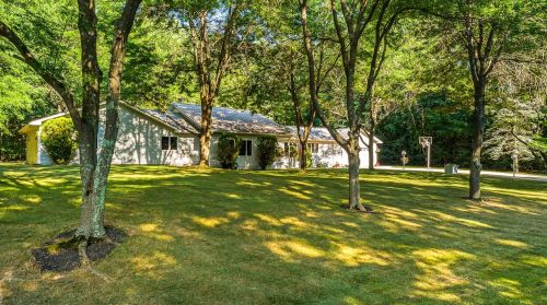 16 Meadowbrook Rd, Derry, NH 03038 exterior