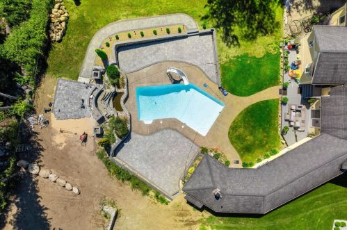 12 Georgetown Dr, Nashua, NH 03062 exterior