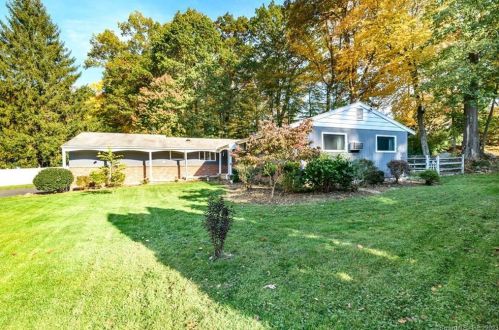 3 Thorp Ln, Norwalk, CT 06850 exterior