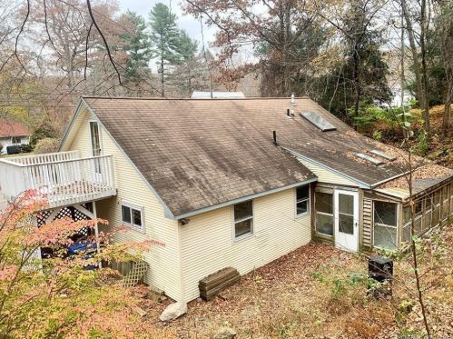 31 Pinelock Dr, Gales Ferry, CT 06335 exterior