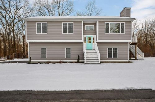 18 Blissdale Ave, Cumberland, RI 02864 exterior