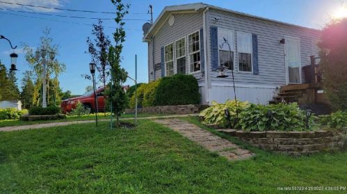 25 Cleveland Rd, Saint-Agatha, ME 04772 exterior