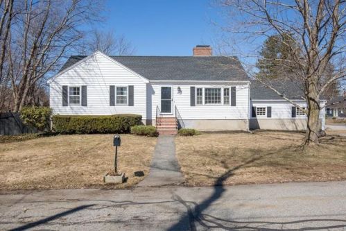 2 Chatigny Ln, Newburyport, MA 01950 exterior