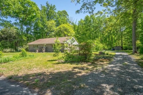 628 Beach Pond Rd, Norwich, CT 06384 exterior