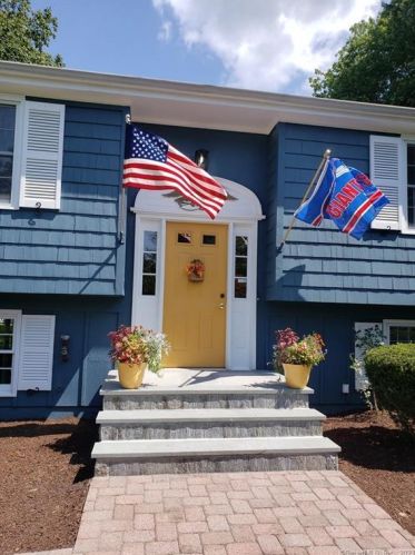 28 Applewood Dr, Huntington, CT 06484 exterior