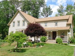 1017 Main St, Sunapee, NH 03782 exterior