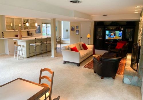 89 Silver Birch Rd, Longmeadow, MA 01106 exterior
