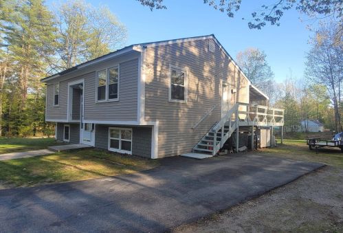 7 Merrimack Cir, Webster, NH 03303 exterior