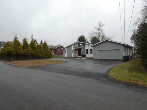 37 Pinewood Dr, North-Providence, RI 02904 exterior