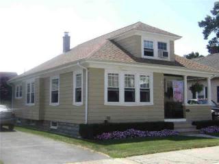 184 Oakdale Ave, Pawtucket, RI 02860 exterior