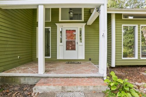 405 Shelton Rd, Bridgeport, CT 06611 exterior