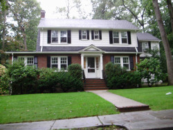 100 Devonshire Rd, Newton, MA 02468 exterior