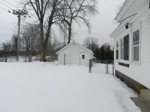 67 Riverview St, North Andover, MA 01845 exterior